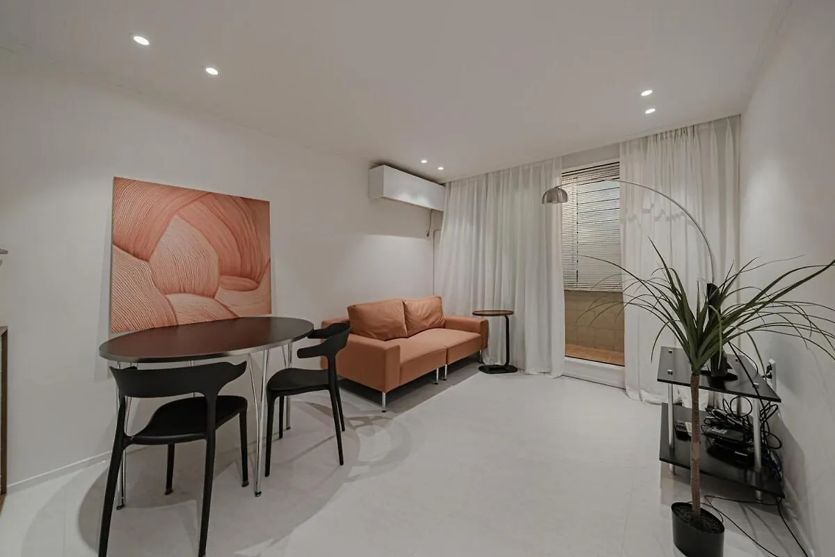 203 Apgujeong 2Nd, 1-Bed Room 1 Bath 2 Single Beds Σεούλ
