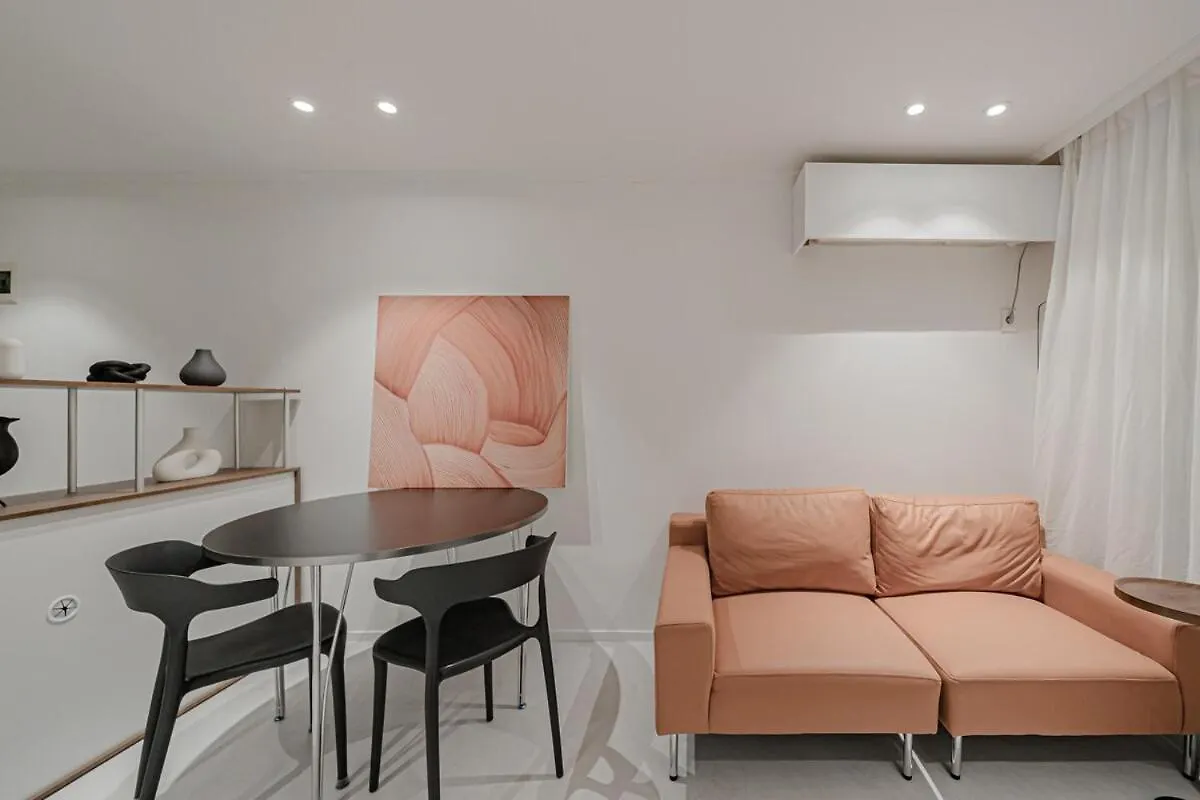 203 Apgujeong 2Nd, 1-Bed Room 1 Bath 2 Single Beds 서울특별시 대한민국