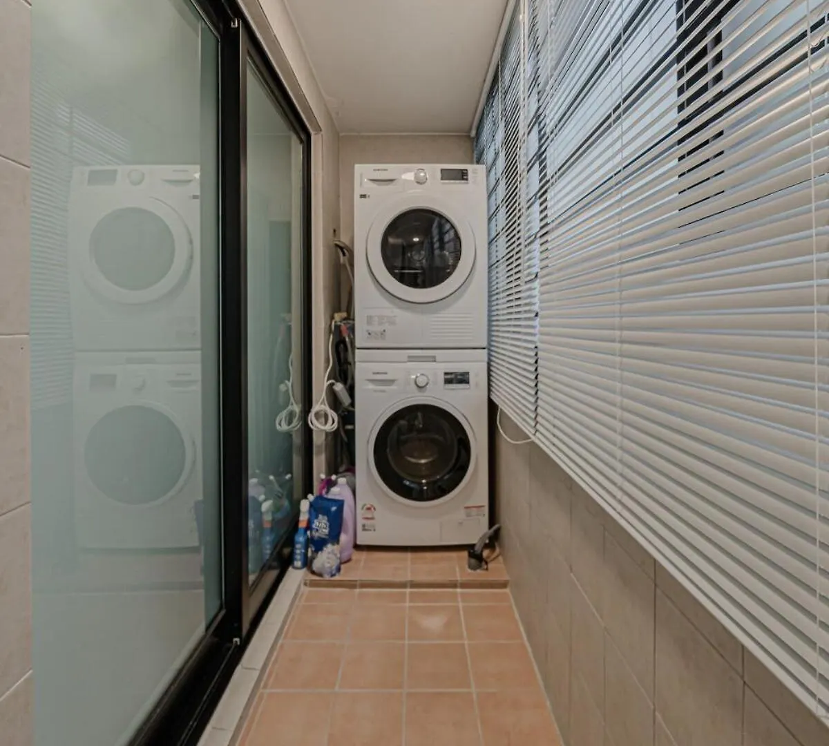 203 Apgujeong 2Nd, 1-Bed Room 1 Bath 2 Single Beds 서울특별시 펜션