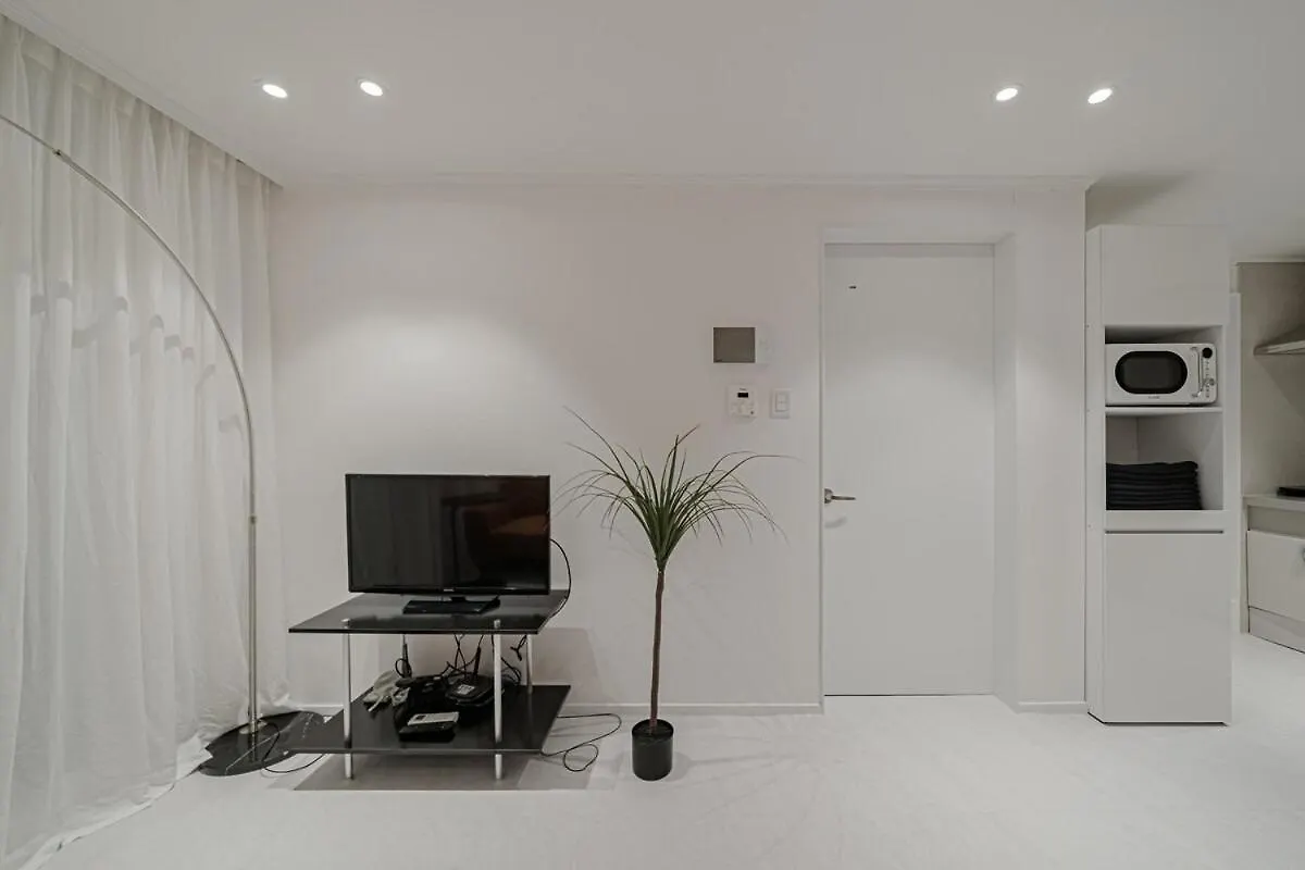 203 Apgujeong 2Nd, 1-Bed Room 1 Bath 2 Single Beds 서울특별시