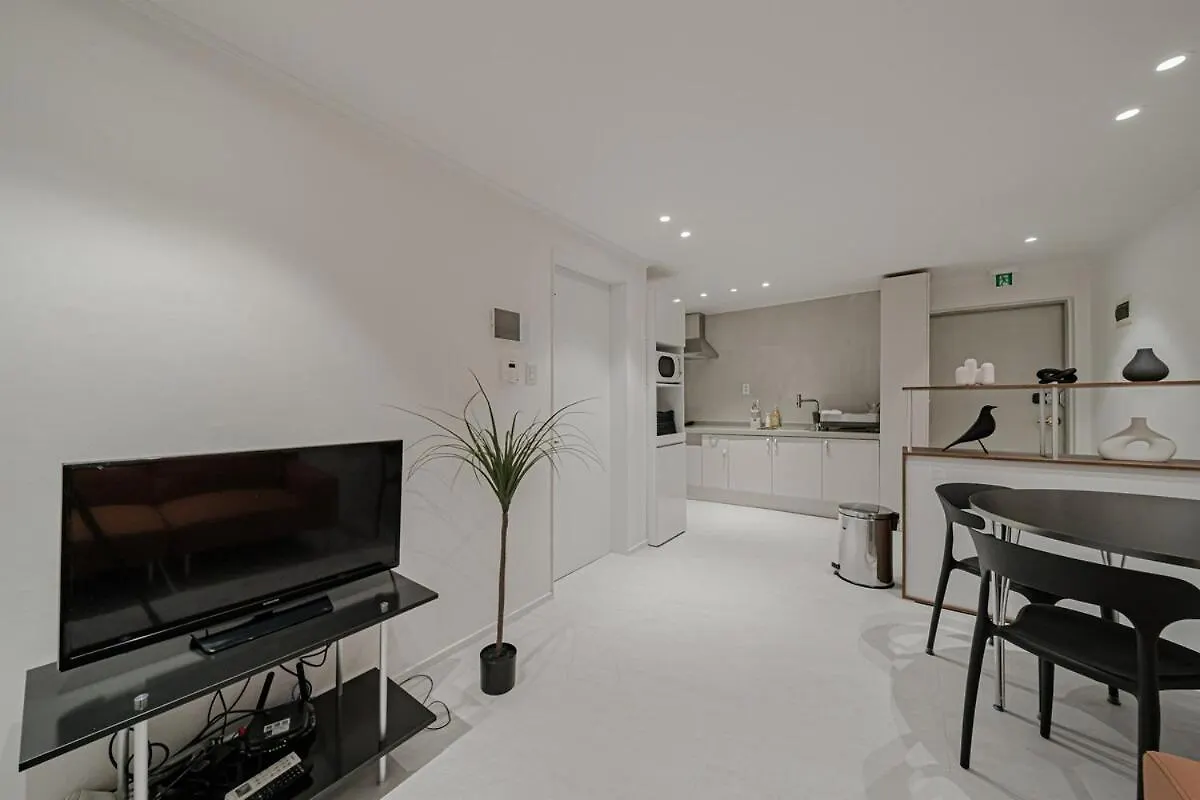 203 Apgujeong 2Nd, 1-Bed Room 1 Bath 2 Single Beds 서울특별시