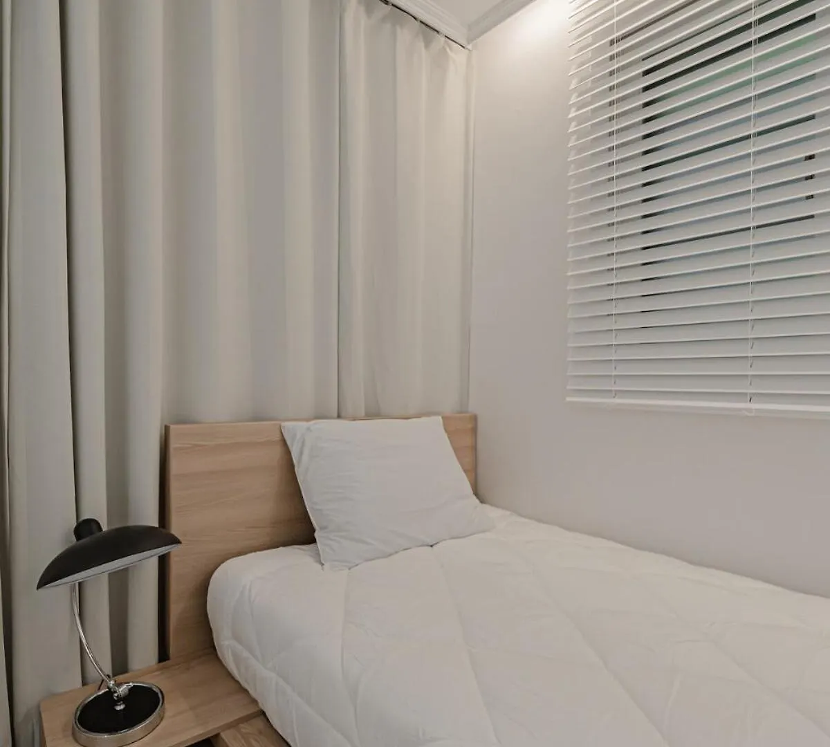 203 Apgujeong 2Nd, 1-Bed Room 1 Bath 2 Single Beds Seoul Semesterbostad